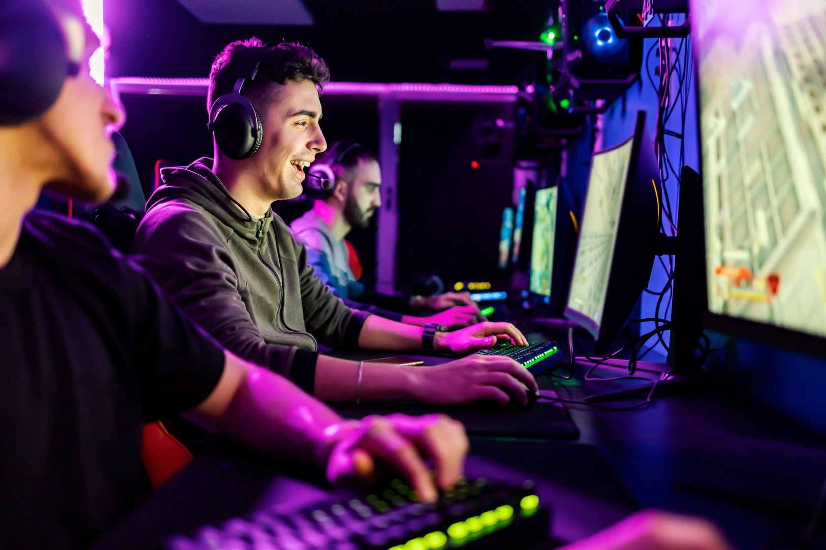 Esports gamer enjoying benefits of nootropics for brain health